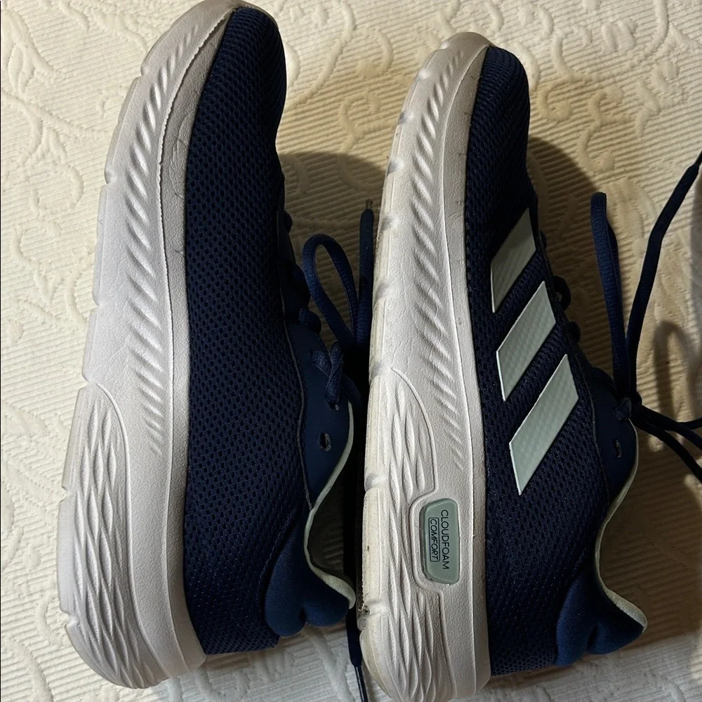 Adidas Cloud Foam Navy and Light Blue Sneakers. Women’s 8.5